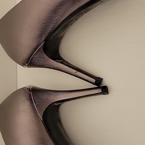 CALVIN Klein Gayle Metallic Pumps - Picture 5 of 8